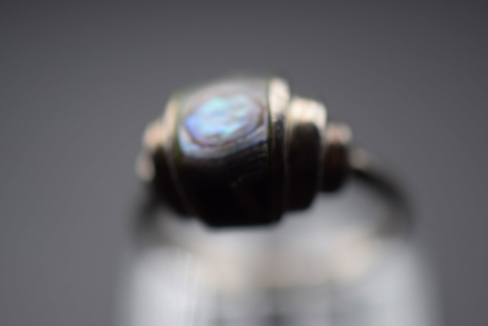 Abalone 1920's Old Sterling Silver 925 Vintage Ring Size 5.5 Lot EH 846: Abalone 1920's Old Sterling Silver 925 Vintage Ring Size 5.5 top measures 5/8" has a deep scratch on each side still alot of beauty and life in this old ring signed 925 weighs 3.9 grams