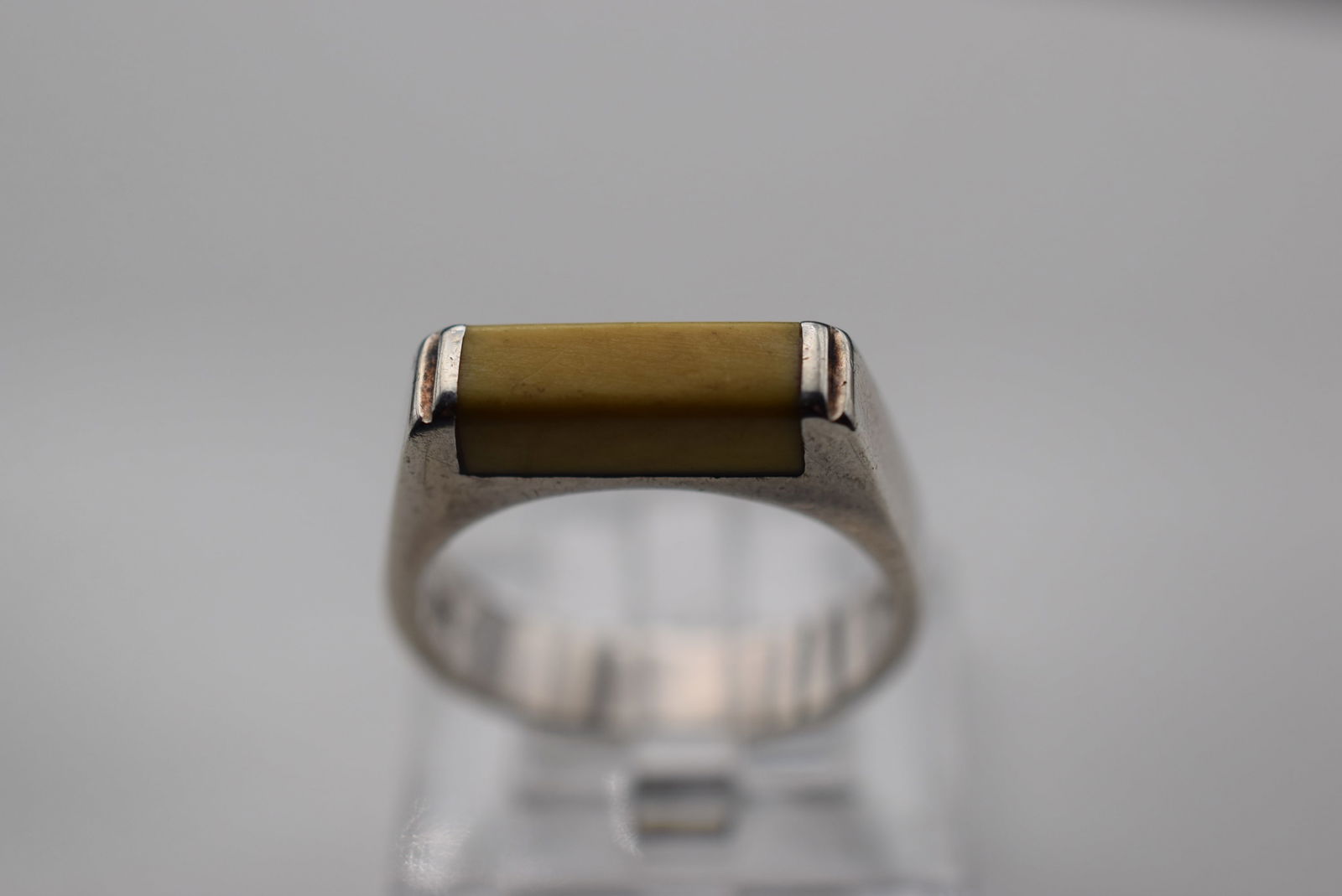 Sterling Silver 925 Vintage Ring Size 6 Lot EH 848: Sterling Silver 925 Vintage Ring Size 6 measures 3/8" wide signed 925 weighs 3.75 grams