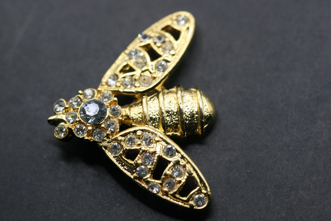 Bumble Bee Rhinestone Brooch Pin Vintage Lot 861 (1 of 2)