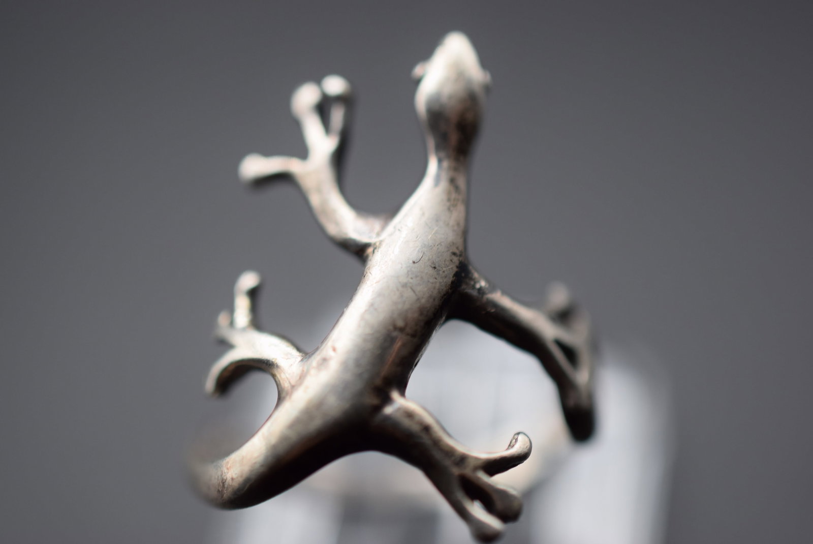 Lizard Ghecco Sterling Silver 925 Vintage Ring Size 7 Lot EH 862: Lizard Ghecco Sterling Silver 925 Vintage Ring Size 7 measures 1" signed 925 weighs 3.43 grams