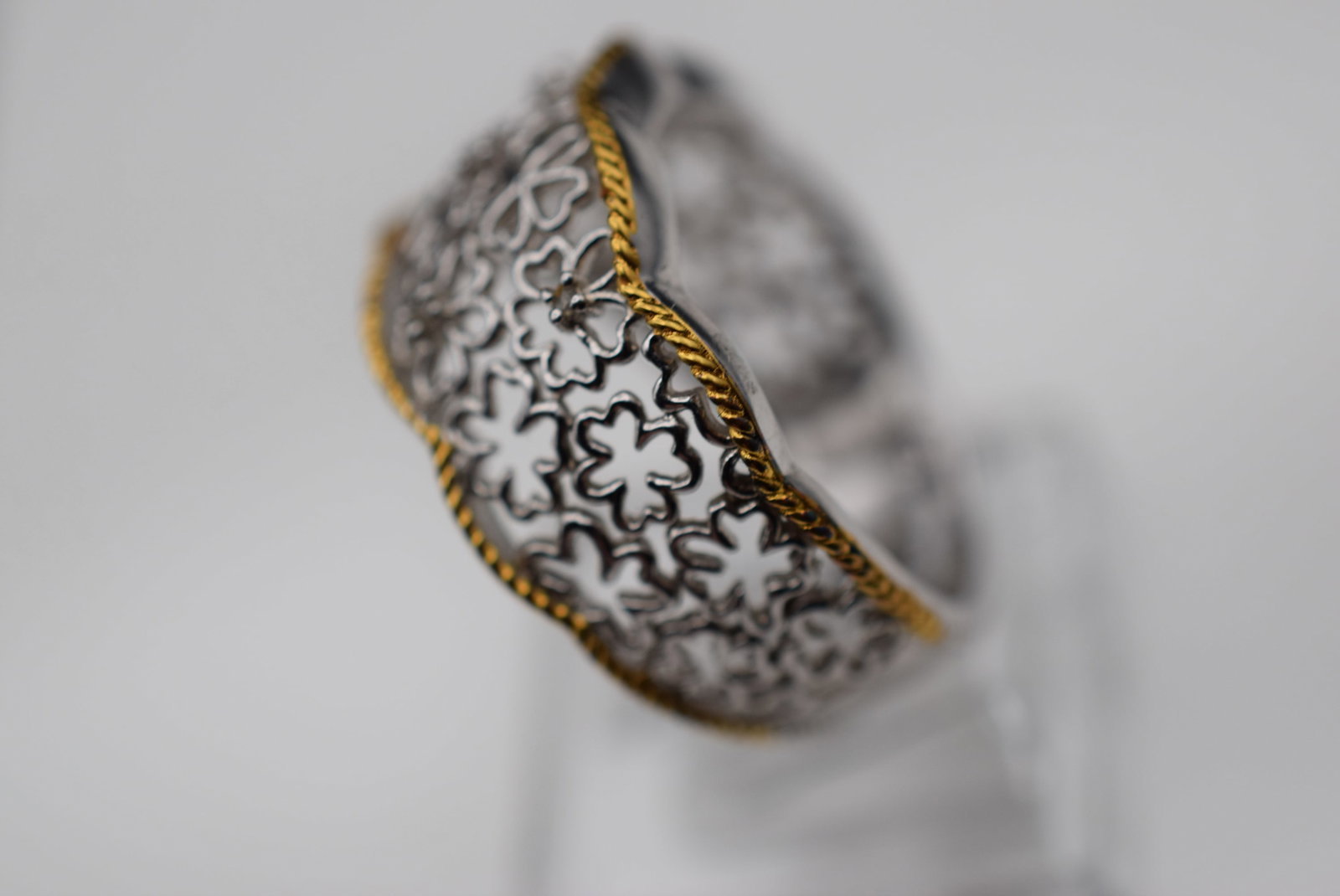 Cutwork Hearts Flowers Huge Wide Sterling Silver 925 Vintage Ring Size 8.25 Lot EH 868: Cutwork Hearts Flowers Huge Wide Sterling Silver 925 Vintage Ring Size 8.25 Scalloped Gold Vermeil Trim around top measures 1/2" wide signed 925 weighs 4.37 grams