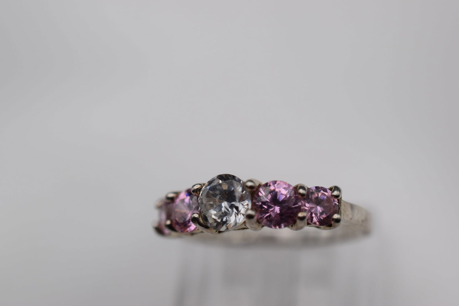 Mexico 925 Pink CZ Sterling Silver 925 Vintage Ring Size 5.25 Lot EH 879: Mexico 925 Pink CZ Sterling Silver 925 Vintage Ring Size 5.25 top measures 1/4" signed 925 weighs 2.58 grams