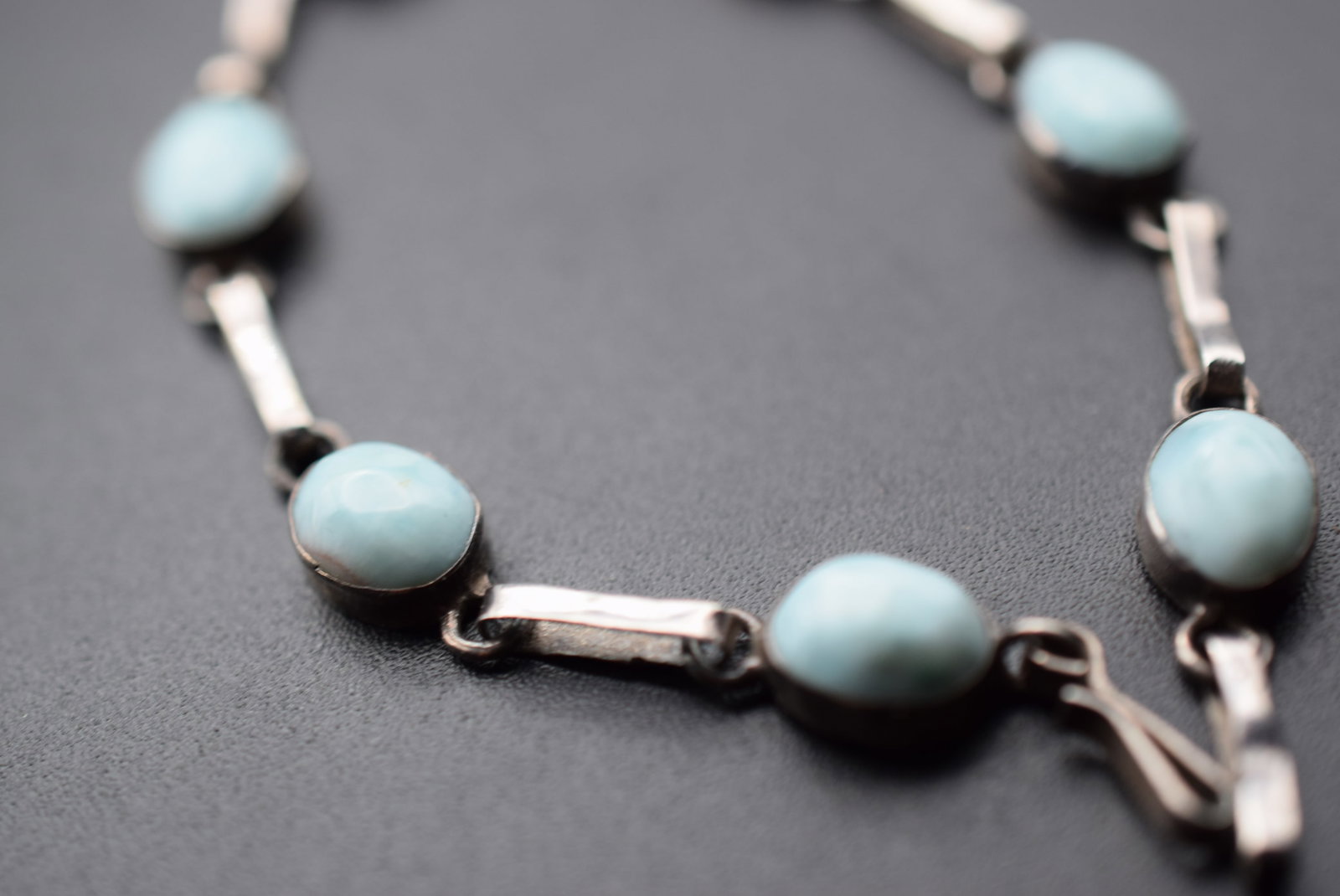 Genuine Larimar Sterling Silver 925 Bracelet Vintage Lot EH 896: Genuine Larimar Sterling Silver 925 Bracelet Vintage measures 7 1/4" x 3/8" signed 925 weighs 7.65 grams