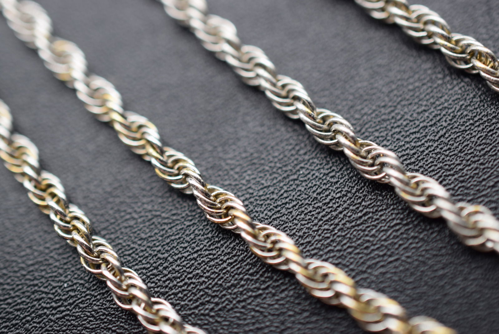 Vendome Rare Sterling Silver 925 Rope Chain Designer Signed Vintage Lot EH 899: Vendome Rare Sterling Silver 925 Rope Chain Designer Signed Vintage measures 16" long signed Vendome STG on the disk by the clasp weighs 8 grams