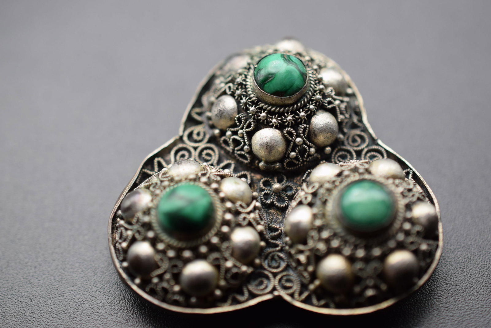 Old Chinese Export Clip Filigree Silver Repousse with Stones Vintage Lot EH 920: Old Chinese Export Clip Filigree Silver Repousse with Stones Vintage signed China in Block measures 1 3/4" x 1 3/4"