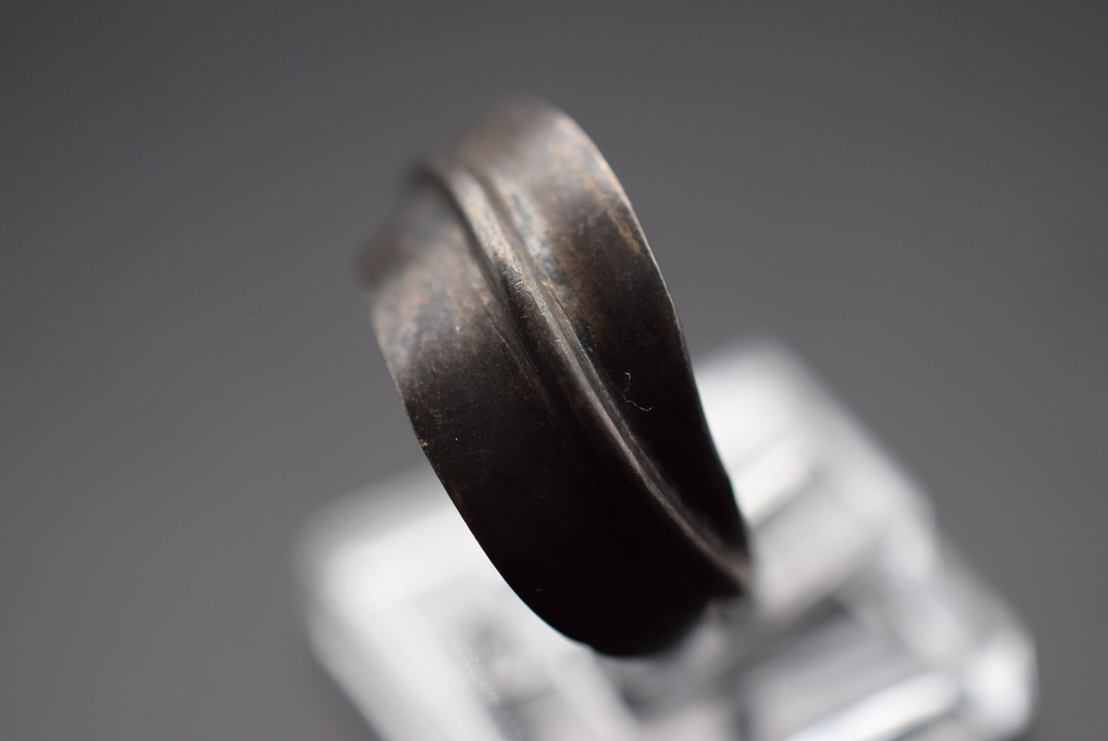 Vero Old Sterling Silver 925 Vintage Ring Size 7.5 Lot EH 930: Vero Old Sterling Silver 925 Vintage Ring Size 7.5 measures 1/2" wide signed 925 weighs 2.6 grams