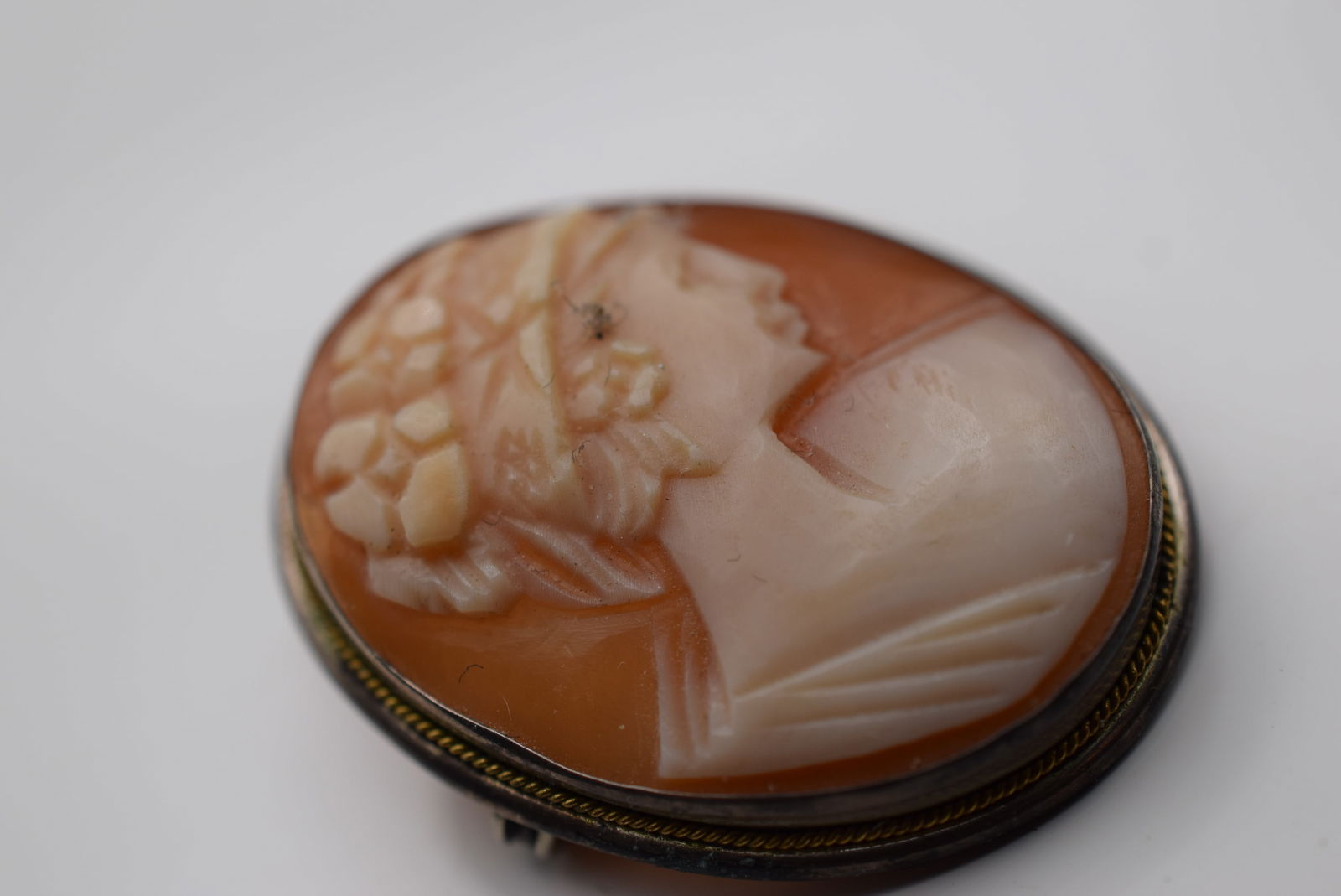 Shell Cameo Vintage Brooch Pin Pendant Lovely Hair Lot EH 946: Shell Cameo Vintage Brooch Pin Pendant Lovely Hair measures 1 1/8" x 7/8"
