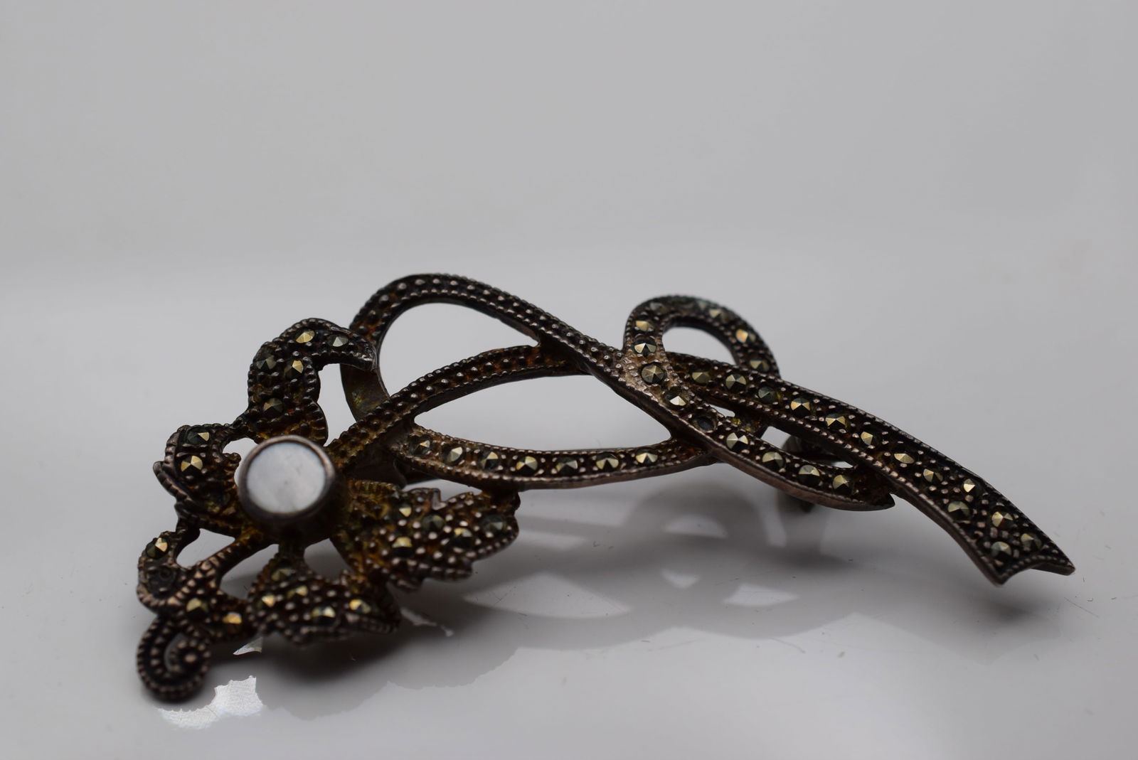 Marcasite Marvelous Mother of Pearl Brooch Pin Flower Vintage Sterling Silver 925 Lot EH 948: Marcasite Marvelous Mother of Pearl Brooch Pin Flower Vintage Sterling Silver 925 measures 2 1/2" x 1 3/8" signed 925 weighs 8.06 grams