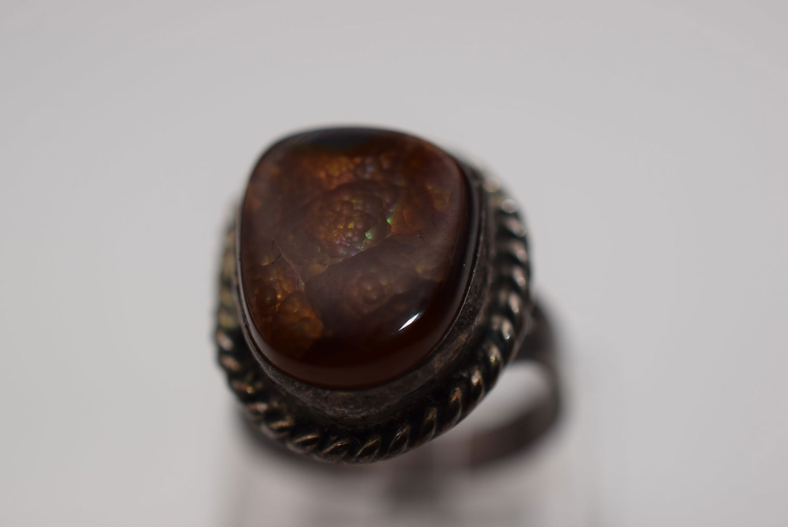 Silver Vintage Ring Size 5.25 Lot EH 949: Silver Vintage Ring Size 5.25 top measures 3/4" unsigned untested weighs 4.17 grams