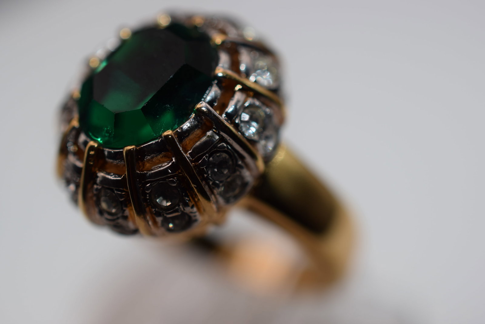 Cocktail 1970's Huge Vintage Ring Size 7.75 Lot EH 966: Cocktail 1970's Huge Vintage Ring Size 6 top measures 3/4" wide domed top