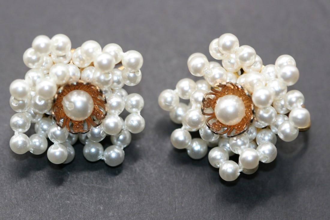 Pearl Cluster Clip Earrings Lot 977 (1 of 2)