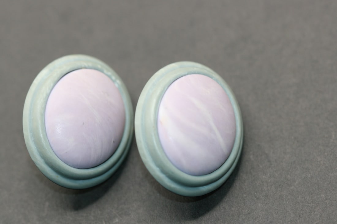 Pastel Purple and Mint Green Clip Earrings Lot 985: Pastel Purple and Mint Green Clip Earrings measures 1 1/4" x 1" synthetic vintage resin