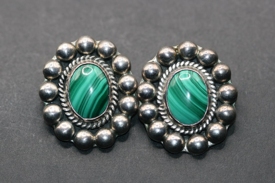 Mexico Malachite Sterling Silver 925 Clip Earrings Lot 990: Mexico Malachite Sterling Silver 925 Clip Earrings signed 925 Mexico GH-01 TO-49 weighs 13.92 grams