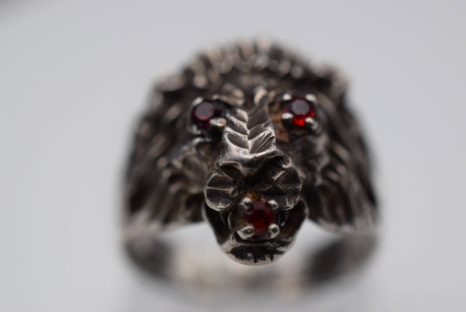 Lion 1970's Repousse Sterling Silver 925 Vintage Ring Size 6.5 Lot EH 1016: Lion 1970's Repousse Sterling Silver 925 Vintage Ring Size 6.5 top measures 3/4" signed 925 twice inside weighs 6.69 grams