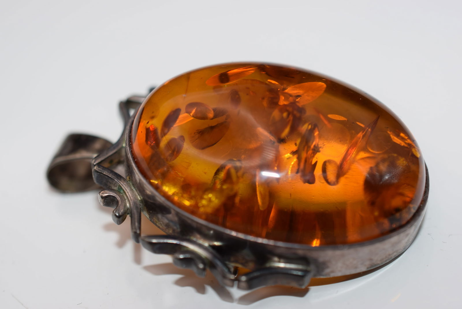 Huge Amber Brooch Pendant Vintage Lot EH 1028: Huge Amber Brooch Pendant Vintage measures 1 3/4" x 1 3/8" plus the bale