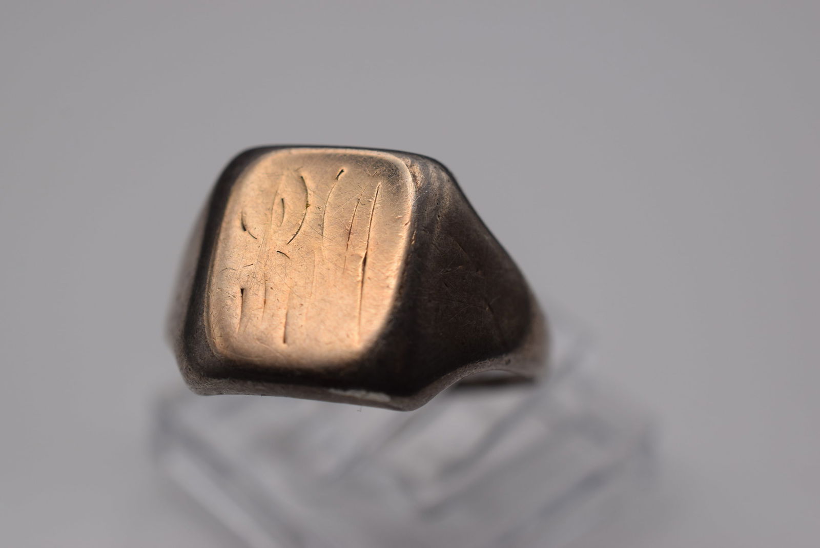 10K Gold and Sterling Silver 925 Vintage Ring Size 8 Lot EH 1030: 10K Gold and Sterling Silver 925 Vintage Ring Size 8 top measures 1/2" signed inside 10K Sterling weighs 3.16 grams thin shaft at the bottom very old ring