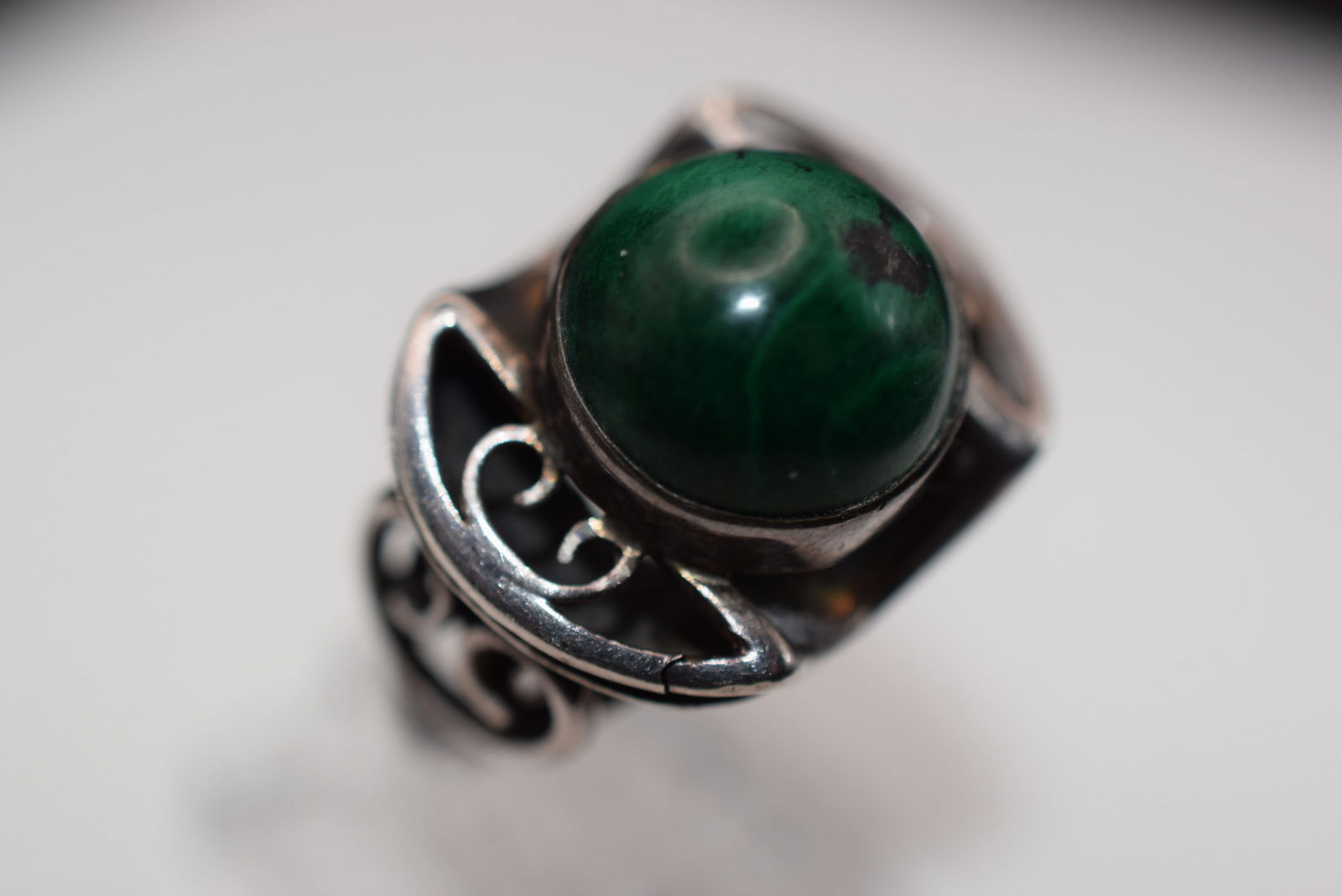 Massive High Dome Sterling Silver 925 Vintage Ring Size 5 Lot EH 1034: Massive High Dome Sterling Silver 925 Vintage Ring Size 5 unsigned untested top measures 5/8" weighs 9 grams