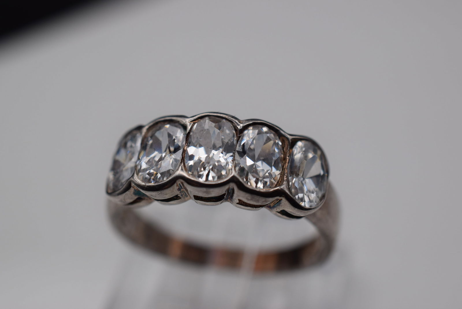 Scalloped CZ Stunner Sterling Silver 925 Vintage Ring Size 6.75 Lot EH 1046: Scalloped CZ Stunner Sterling Silver 925 Vintage Ring Size 6.75 top measures 3/8" wide signed 925 weighs 2.94 grams