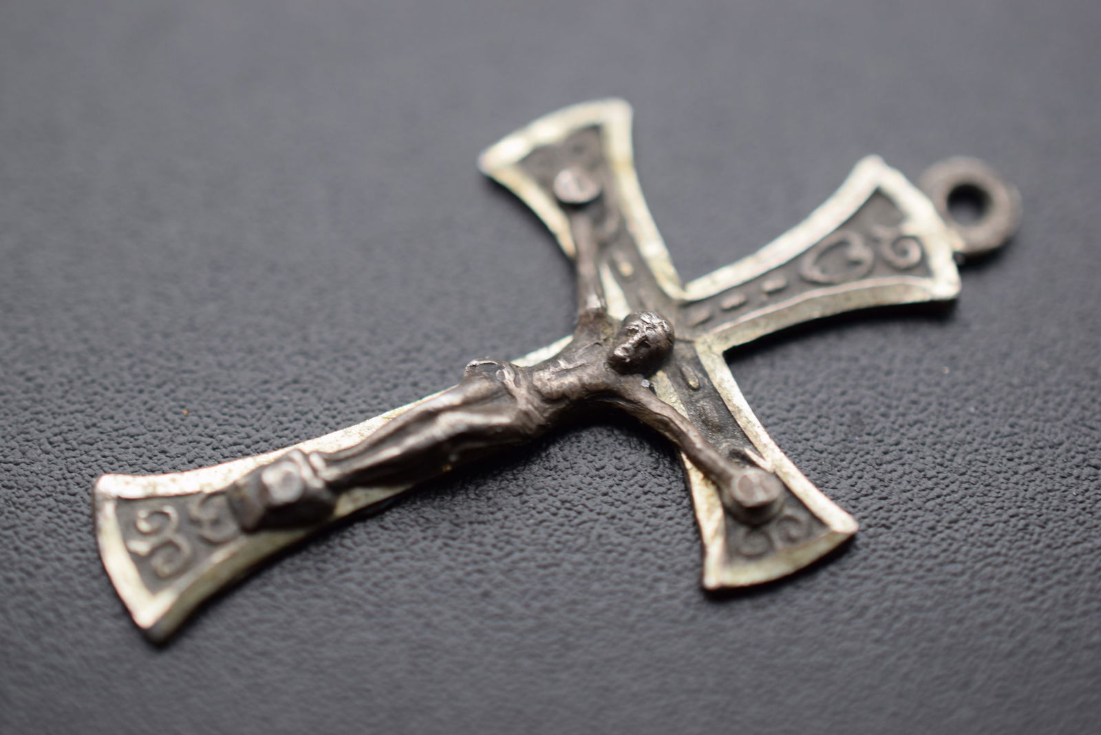Old Sterling Crucifix Vintage Lot EH 1073: Old Sterling Crucifix Vintage measures 1 3/8" x 3/4" signed Sterling RLC weighs 1.17 grams