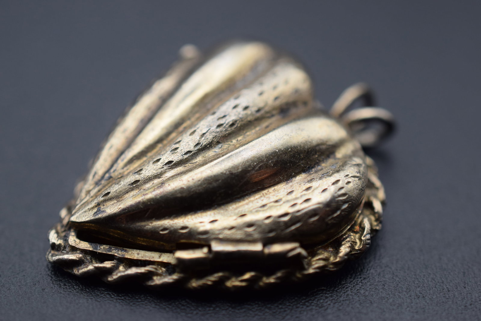 Puffy Heart Ribbed Locket Pendant Vintage Sterling Silver 925 Lot EH 1078: Puffy Heart Ribbed Locket Pendant Vintage Sterling Silver 925 measures 1 1/4" x 1 1/8" signed sterling in two places on the back of the heart and on the bale weighs 7 grams