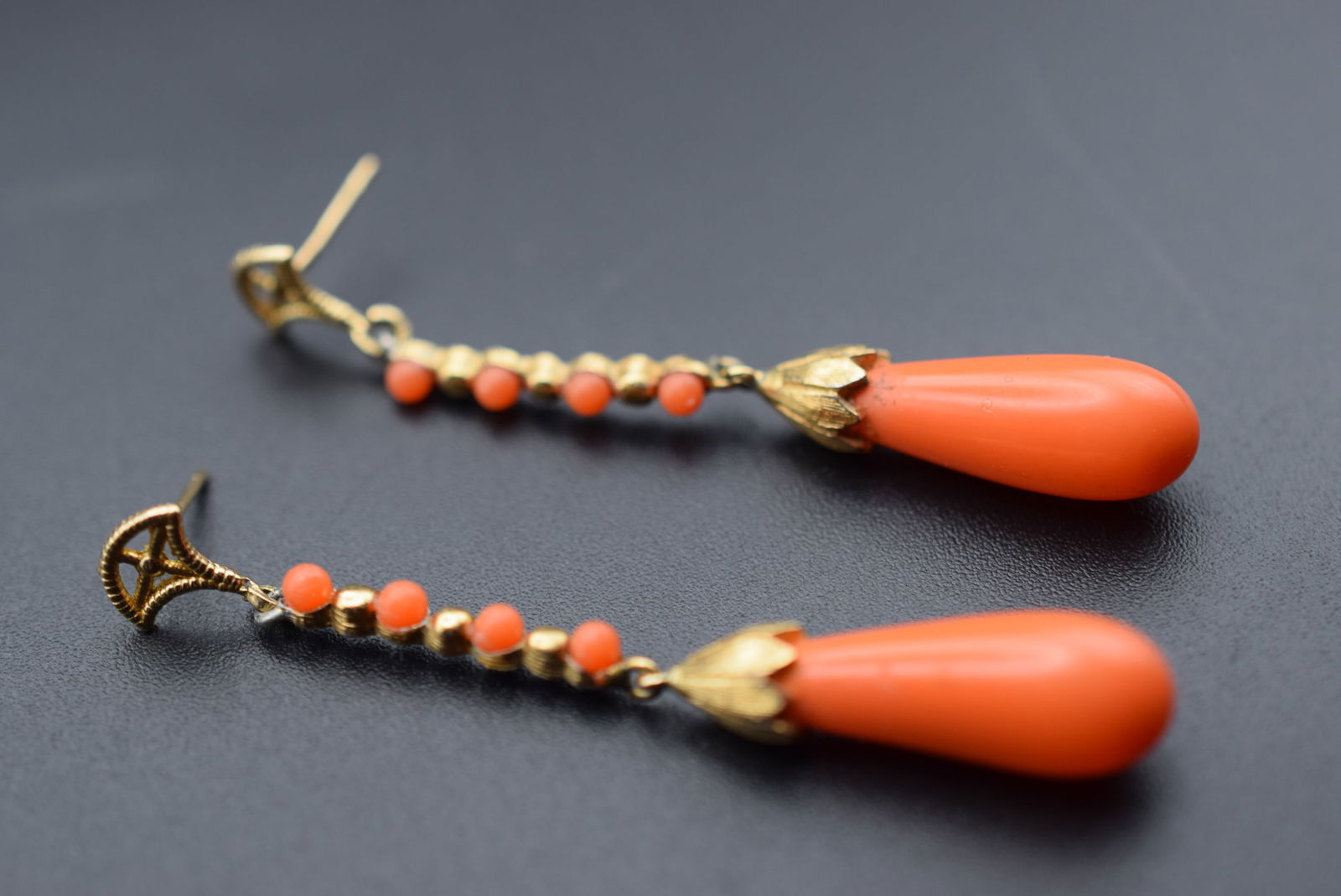 Coral Faux Drop Dangle Vintage Pierced Earrings Lot EH 1084 (1 of 2)