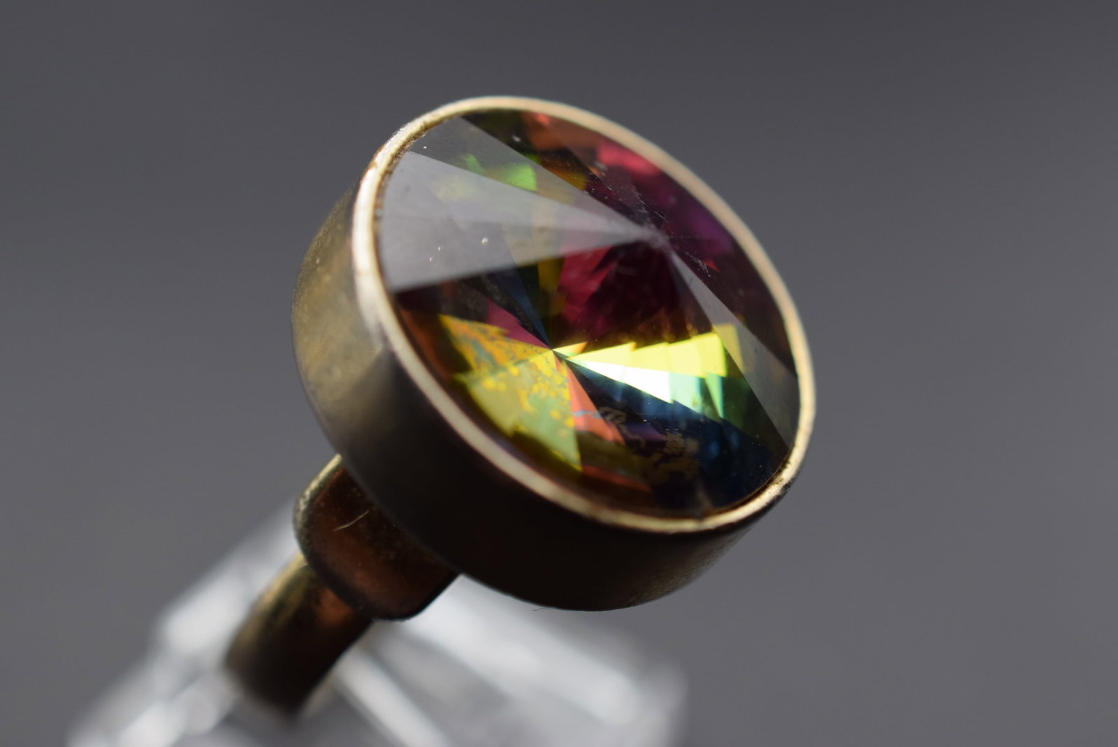 Volcano Rivoli Crystal Vintage RARE Whiting Davis Co Ring Size 8 adjustable one size Lot EH 1095: Volcano Rivoli Crystal Vintage RARE Whiting Davis Co Ring Size 8 adjustable one size top measures 1" in diameter and is signed inside a surprising: Mesh Whiting Davis Co Bags