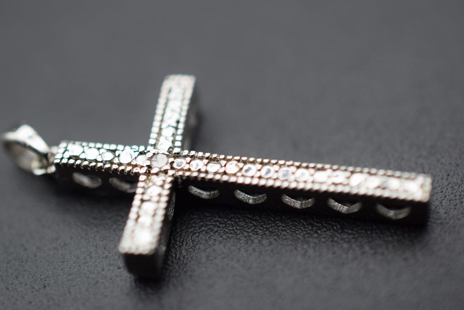 Cross Pendant Sterling Silver 925 Raised Dots Lot EH 1119 (1 of 2)