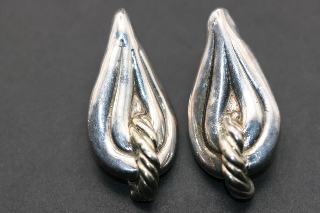 Sterling Gold Clip Earrings Signed vintage Lot 1133: Sterling Gold Clip Earrings Signed vintage weighs 17.27 grams measures 1 5/8" x 7/8"