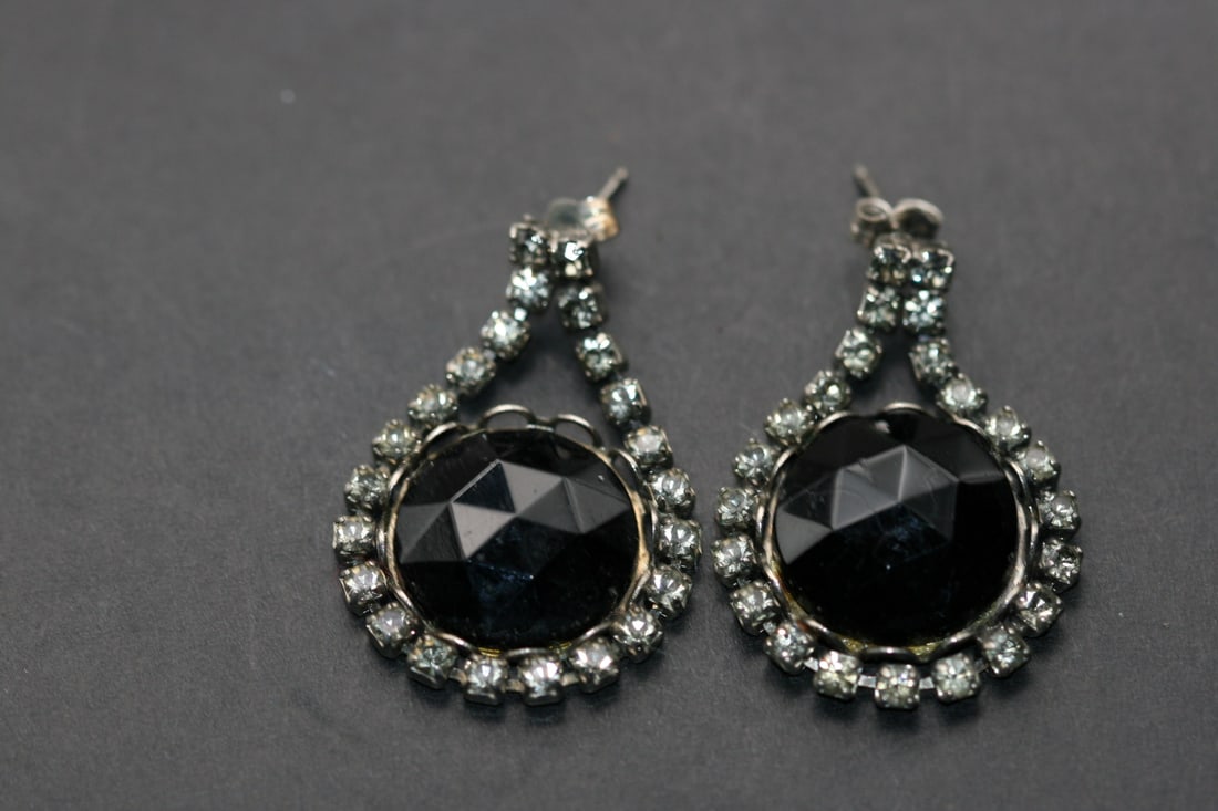 Black Crystal Rhinestone Drop Earrings 925 Backs Vintage Lot 1162: Black Crystal Rhinestone Drop Earrings 925 Backs Vintage measures 1 3/8" x 1" needs polishing on one backing