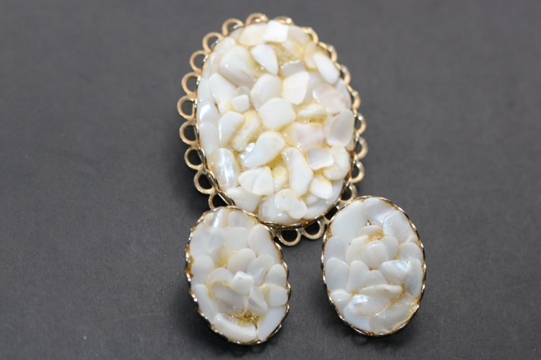Set Brooch Earrings Vintage Mother of Pearl Hand Made Lot 1190: Set Brooch Earrings Vintage Mother of Pearl Hand Made brooch measures 2" x 1 1/2" and the matching clip earrings measure 1 1/8"x3/4"