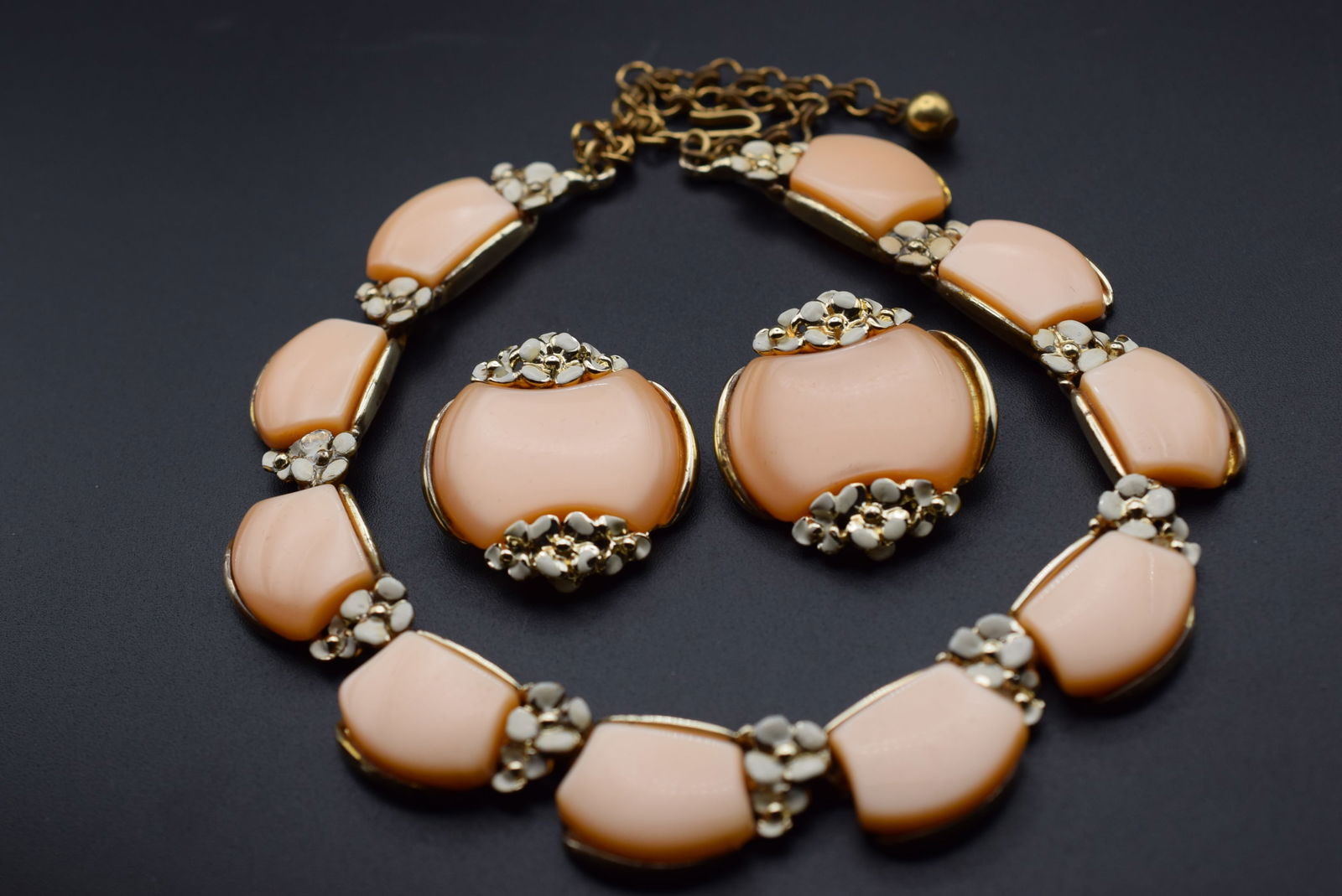 Peach Thermo Plastics Necklace Clip Earrings Vintage 1940's Lot EH 1191: Peach Thermo Plastics Necklace Clip Earrings Vintage 1940's Necklace measures 16" long x 3/4" and the matching Clip Earrings measure 1 1/4" x 1 1/4"