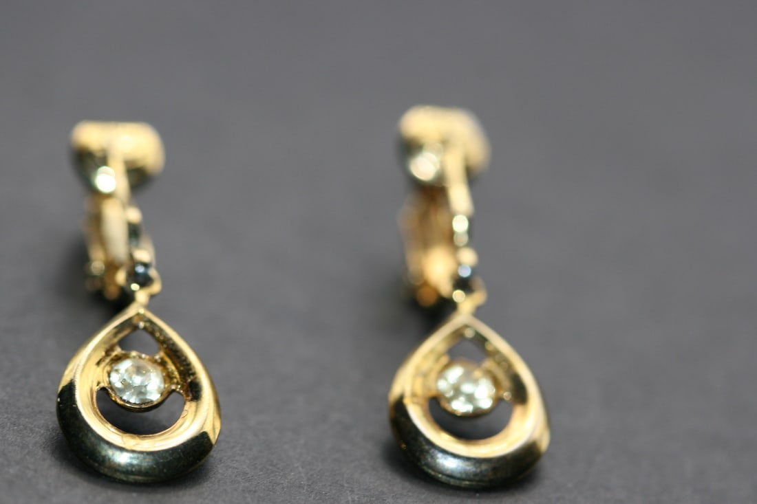 Vintage Clip Back Earrings 1940's Rhinestone Dangle Lot 1222: Vintage Clip Back Earrings 1940's Rhinestone Dangle measures 1 1/4" x 3/8"