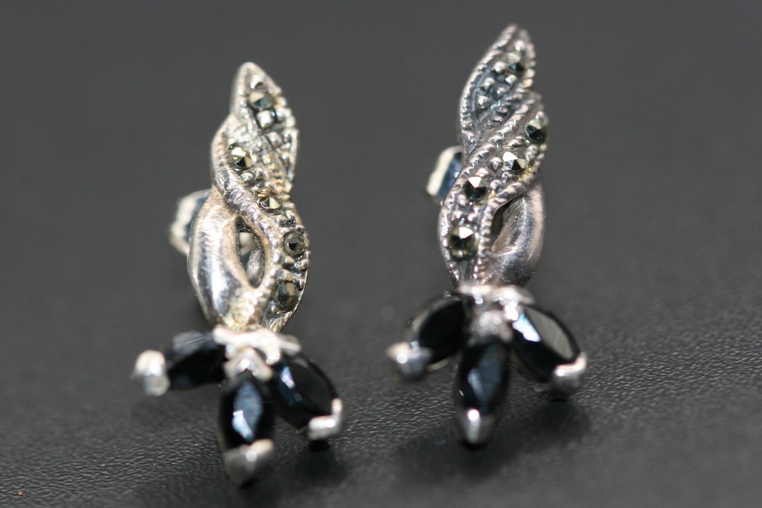 Sterling Marcasite Onyx Gem Pierced Earrings Sterling silver 925 .Lot#89 (1 of 3)