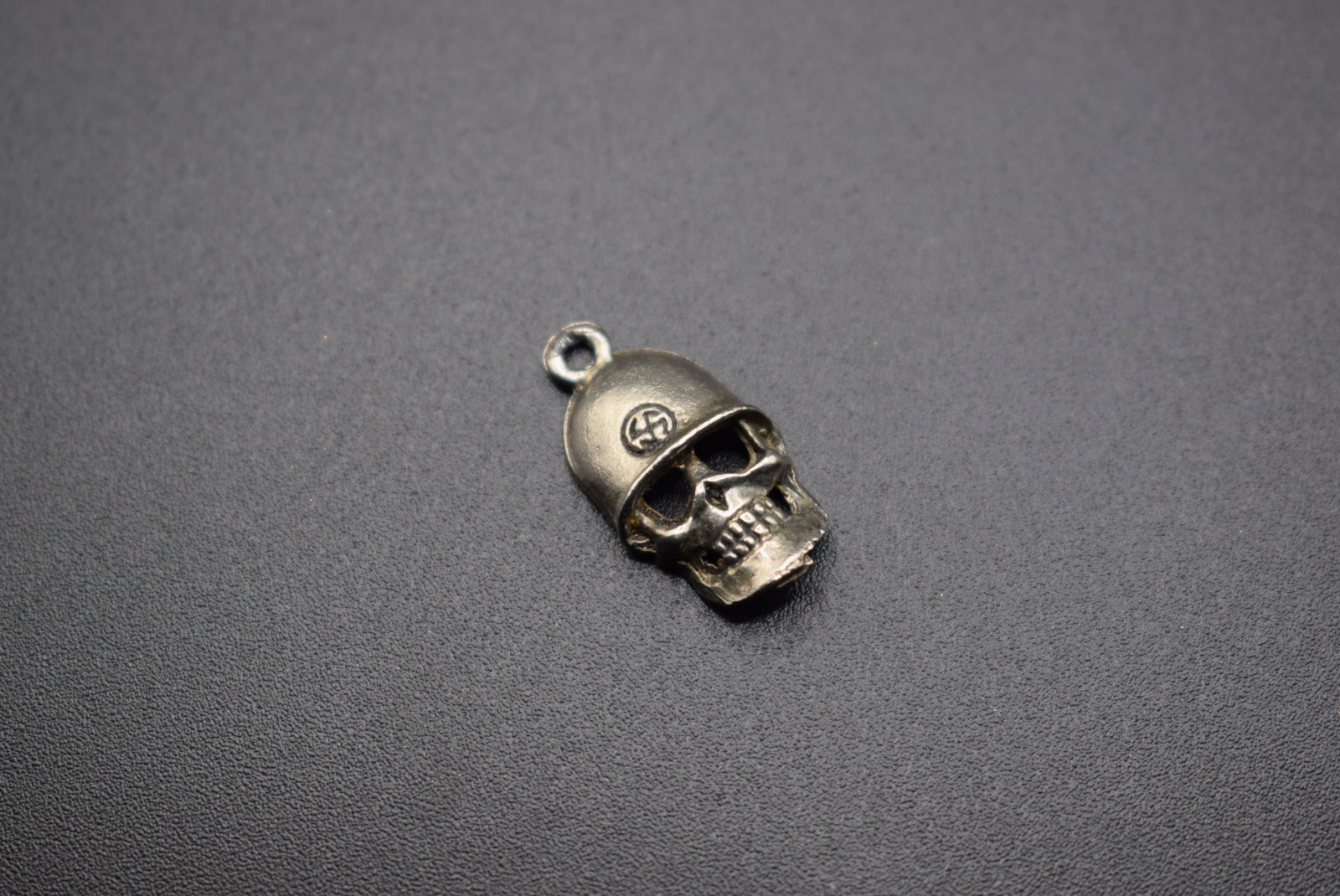 Skull Head 1984 pendant Sterling Silver 925 .Lot#171: Skull Head pendant Sterling Silver 925 unmarked silver stamped on the inside 1984 measures 7/8" x 1/2" and is stamped inside 1984 with a makers mark.
