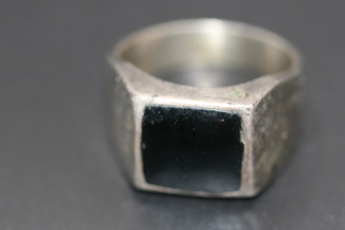 AT Mex Signed 925 Vintage Sterling Silver Black Onyx Ring Size 12 .Lot#186: AT Mex Signed 925 Vintage Sterling Silver Black Onyx Ring Size 12 measures 5/8" wide and the weight is over 15 grams nice heavy solid ring with patina to silver commensurate with age.