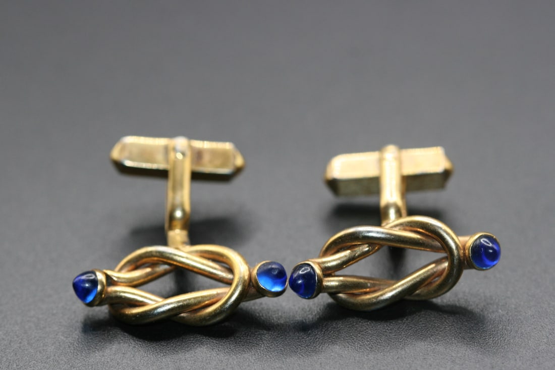 Swank Blue Cabochon Vintage 40's gold plated twist knot cufflinks .Lot#196: Swank Blue Cabochon Vintage 40's gold plated twist knot cufflinks measures 1" x 1/2" plus shank signed on the inside
