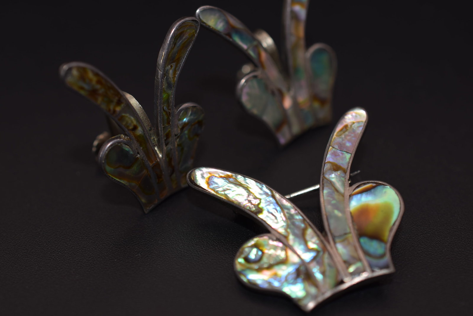 Mexico Sterling Abalone Brooch Screwback Earrings brooch Pin Lot#CF 267: Mexico Sterling Abalone Brooch Screwback Earrings brooch Pin measures 1 1/4" x 1 1/8" and the Earrings measure 1 1/8" x 7/8"