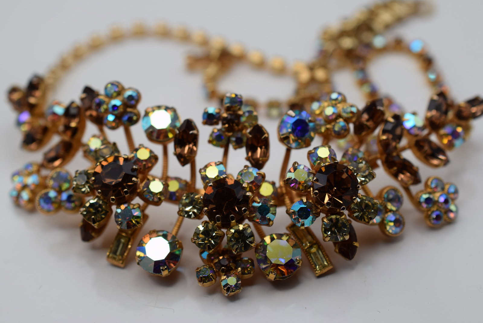 Rhinestone Necklace Vintage 1940's Lot Fi 297: Rhinestone Necklace Vintage 1940's measures 17" long centre is 1 1/2" deep