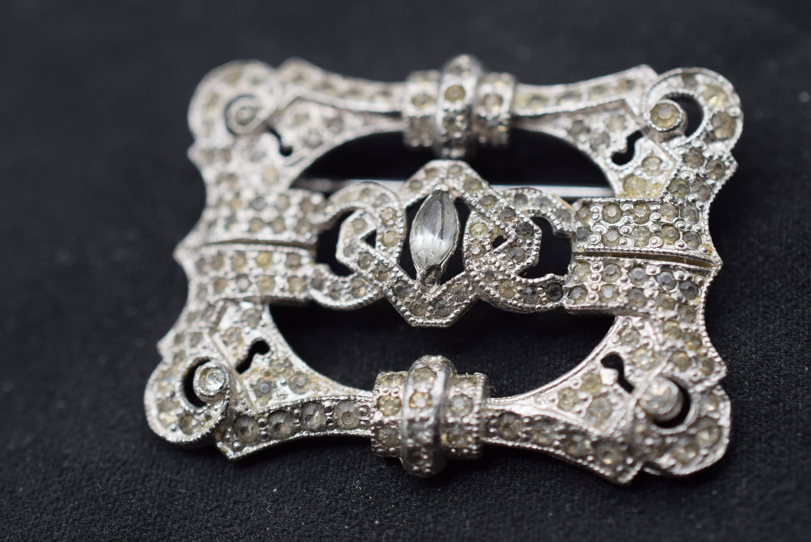 Rhinestone 1930's Diamante Brooch Pin Deco Lot Fi 363: Rhinestone 1930's Diamante Brooch Pin Deco measures 1 5/8" x 1 1/4"