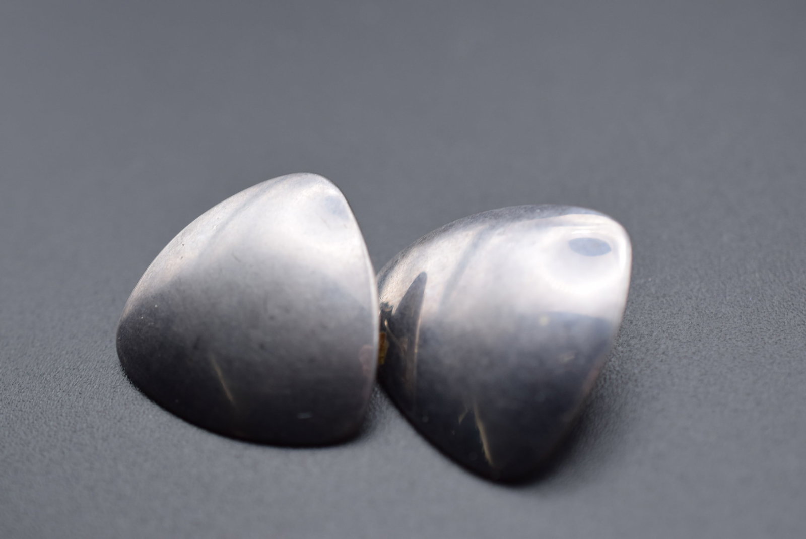 Very Quality Clip Earrings 1980's Lot#CF 388: Very Quality Clip Earrings 1980's measures 7/8" x 7/8" unsigned not silver but made just like quality sterling