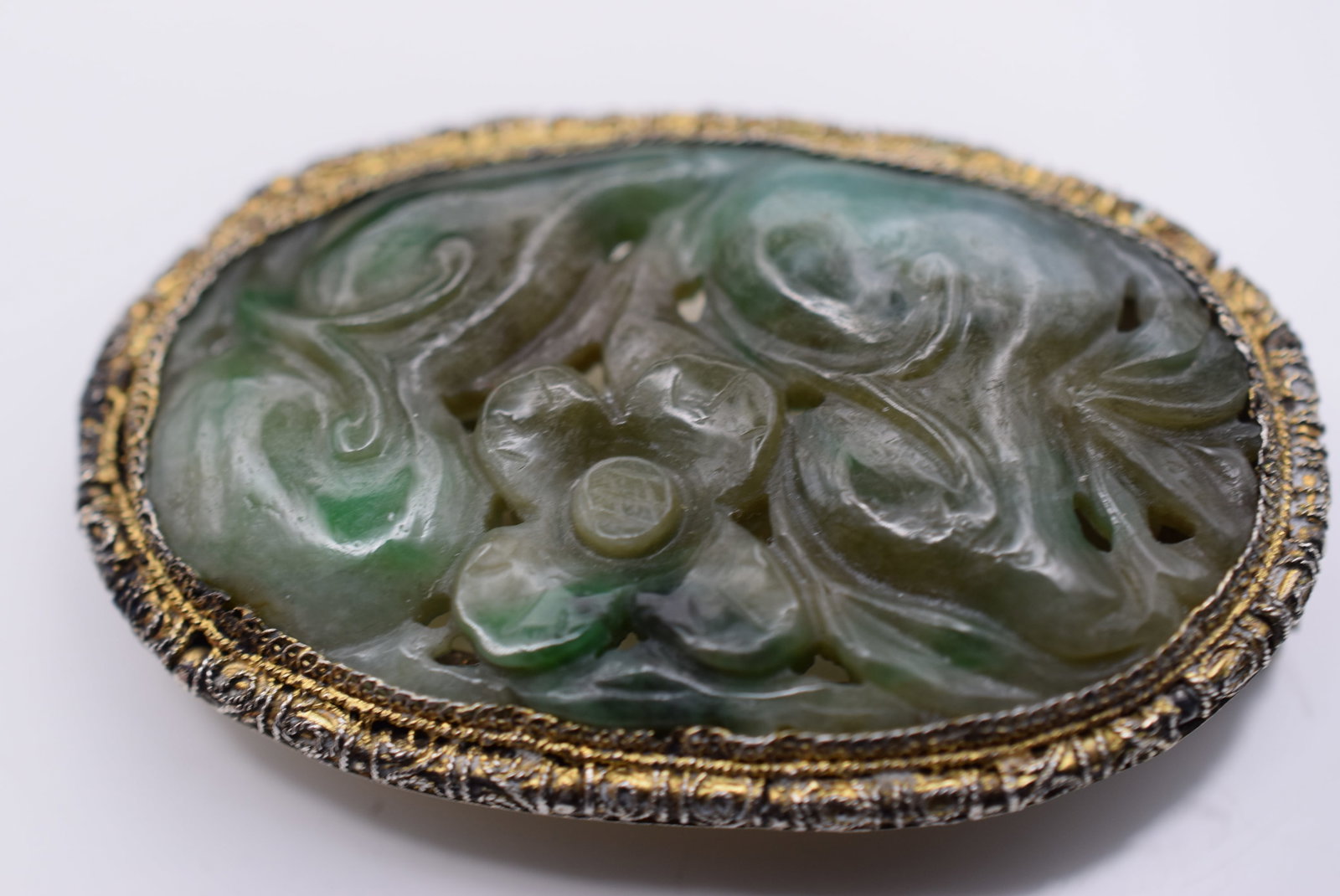 Jadeite Peking Glass Vintage Brooch Pin Lot Fi 407: Jadeite Peking Glass Vintage Brooch Pin