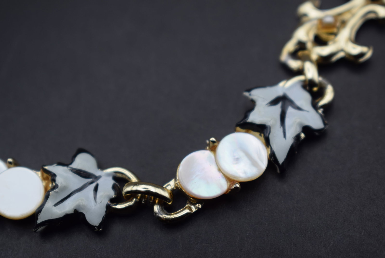Mother of Pearl MOP Enamel 1940's Necklace vintage Lot 422: Mother of Pearl MOP Enamel 1940's Necklace vintage measures 16 3/4" x 1/2" wear it as short as 12" by using the connector hook