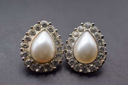 Pierced Earrings Vintage Pearl Rhinestones Pear Shaped Lot 602: Pierced Earrings Vintage Pearl Rhinestones Pear Shaped measures 1" x 7/8" with sterling Silver 925 Butterfly Backings
