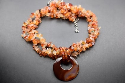 Agate Cluster Choker Necklace with amulet Lot 620 (1 of 3)
