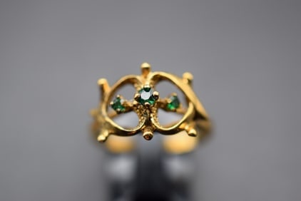 Cocktail Ring 1970's Rhinestone Vintage Size 6.5 Lot 670: Cocktail Ring 1970's Rhinestone Vintage Size 6.5 top measures 1/2" wide