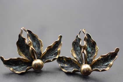 Bond Boyd Sterling Screw back Earrings Vintage Signed Lot 683: Bond Boyd Sterling Screw back Earrings Vintage Signed weighs 5.12 grams measures 1 1/4" x 1"