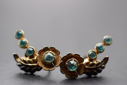Bond Boyd Sterling Screw back Earrings Vintage Signed Lot 687: Bond Boyd Sterling Screw back Earrings Vintage Signed weighs 4.56 grams measures 1" x 3/4" some tarnish and has Turquoise Rhinestones
