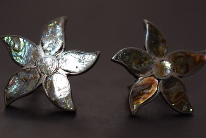 940 Sterling Silver Mexico Eagle 3 Mexico City Vintage abalone starfish Screwback Earrings Lot 698: 940 Sterling Silver Mexico Eagle 3 Mexico City Vintage abalone starfish Screwback Earrings Vintage signed have tarnish and vertigris on them they measure 1" in diameter and weigh 6.72 grams