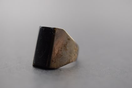 Onyx Sterling Silver 925 Ring Size 10 Lot 716: Onyx Sterling Silver 925 Ring Size 10 weighs 9.15 grams stamped ster on the outer band top measures 3/4"