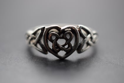 Celtic Claddah 925 Sterling Vintage Ring Size 9.5 Lot 717 (1 of 3)